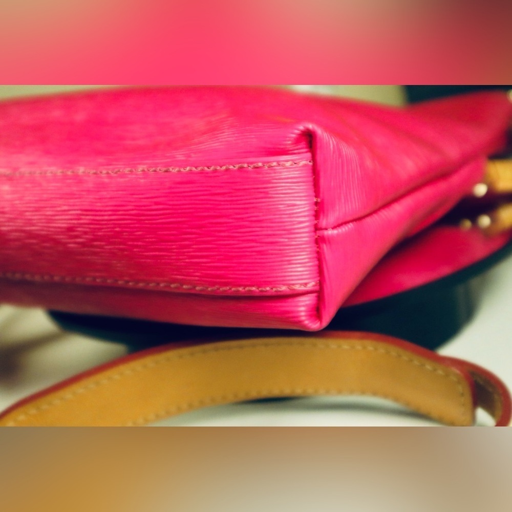 Dooney & Bourke pink pebble grain letter carrier crossbody - Picture 6 of 10